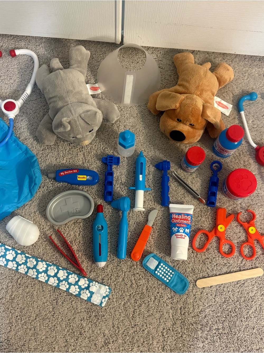 Melissa and Doug Kids Plush Dog and Gray Cat Veterinarian Playset